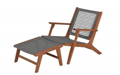 Sessel mit Hocker