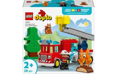Löschauto mit Schlauch und Feuerwehrmann