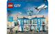 Flughafen mit Flugzeug